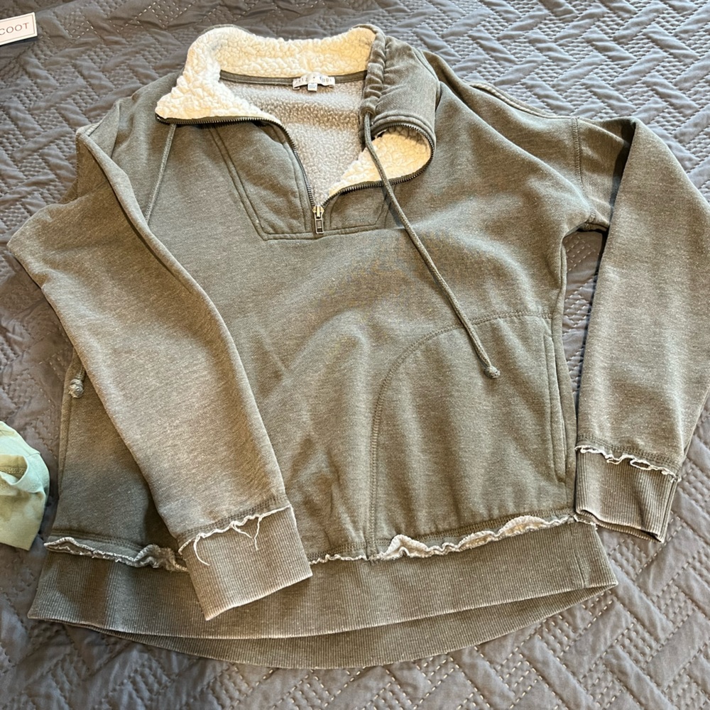 Sweatshirt